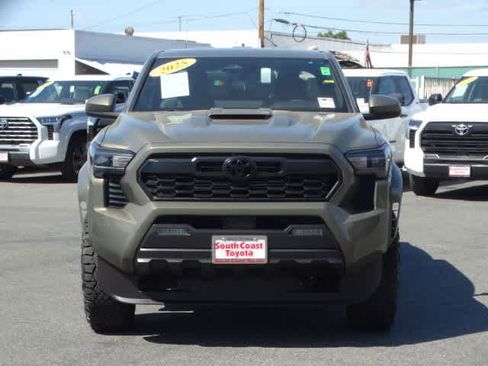 Used 2025 Toyota Tacoma TRD Sport image 3