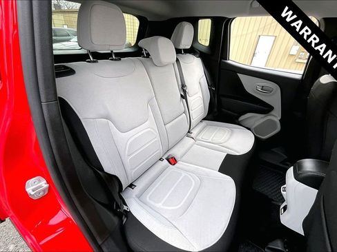 Used 2022 Jeep Renegade Latitude w/ Convenience Group image 24