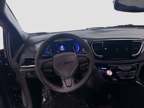 Used 2022 Chrysler Pacifica Touring-L w/ S Appearance Package image 33