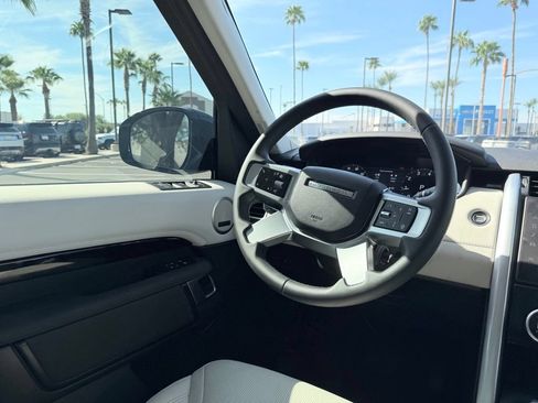 Used 2025 Land Rover Discovery S AWD/4WD image 11