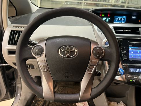 Used 2016 Toyota Prius V Three FWD image 13
