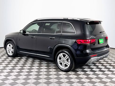 Used 2023 Mercedes-Benz GLB 250 w/ Premium Package image 6