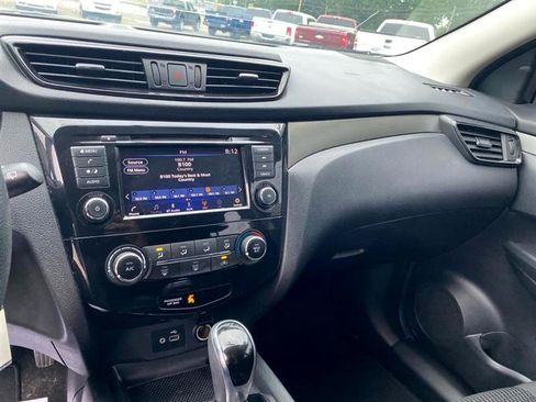 Used 2019 Nissan Rogue Sport S image 11