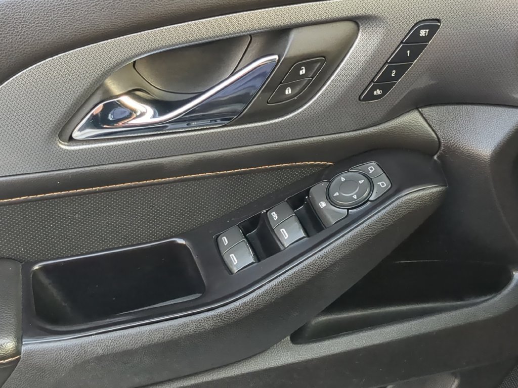 Used 2018 Chevrolet Traverse Premier w/ Driver Confidence II Package FWD image 13