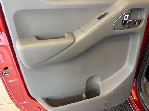 Used 2016 Nissan Frontier SV AWD/4WD image 24