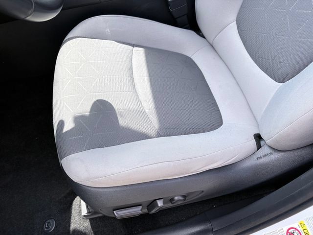 Used 2019 Toyota RAV4 XLE w/ Convenience Package AWD/4WD image 10