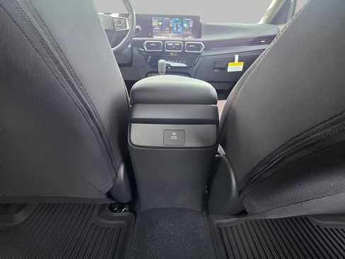 New 2026 Nissan Sentra SR w/ Floor Mat Package image 9
