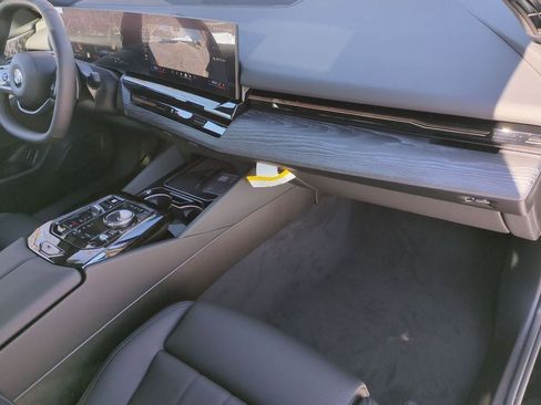 New 2026 BMW 530i xDrive w/ Premium Package AWD/4WD image 28