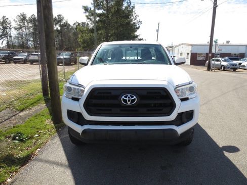 Used 2017 Toyota Tacoma SR w/ SR Convenience Package image 3