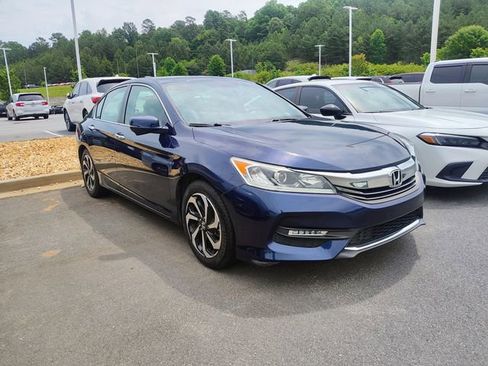 Used 2017 Honda Accord EX image 3