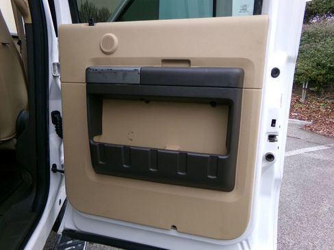 Used 2012 Ford F350 Lariat w/ Lariat Interior Pkg image 18