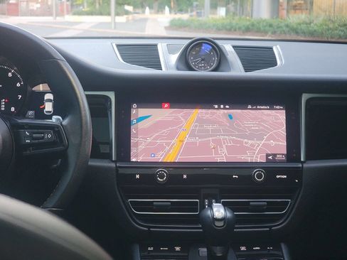 Used 2023 Porsche Macan image 21