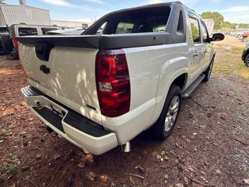 Used 2011 Chevrolet Avalanche LT w/ Luxury Package AWD/4WD image 7