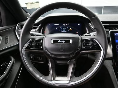Used 2023 Jeep Grand Cherokee Overland AWD/4WD image 29
