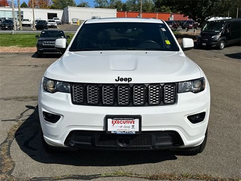 Used 2022 Jeep Grand Cherokee Laredo X image 6