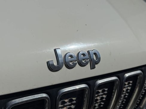 Used 2019 Jeep Renegade Latitude w/ Popular Equipment Group AWD/4WD image 7