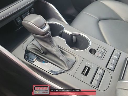 Used 2021 Toyota Highlander XLE image 32