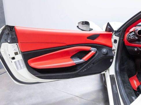 Used 2021 Ferrari F8 Tributo RWD image 6