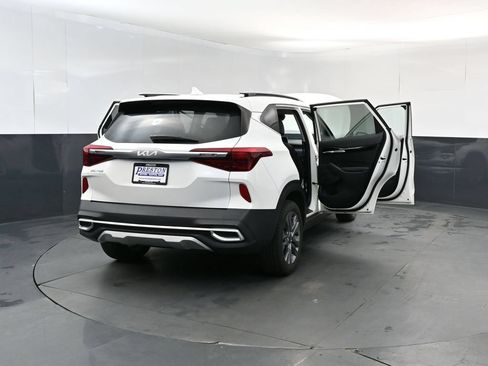 Used 2023 Kia Seltos S w/ Navigation Package AWD/4WD image 29