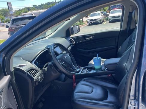 Used 2019 Ford Edge Titanium FWD image 9