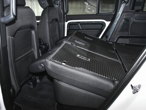 Used 2025 Land Rover Defender 110 S image 47