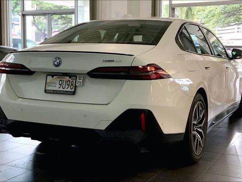 Used 2025 BMW i5 eDrive40i w/ M Sport Package image 6