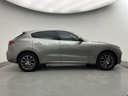 Used 2018 Maserati Levante GranLusso image 34