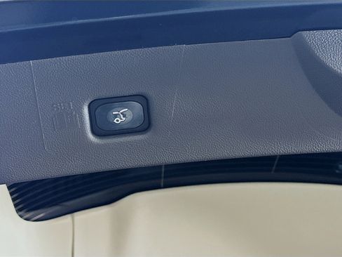 Used 2022 Lincoln Nautilus FWD w/ Premium Package image 31