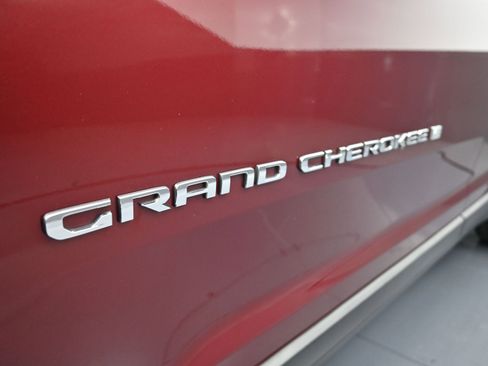 Used 2022 Jeep Grand Cherokee L Limited image 39