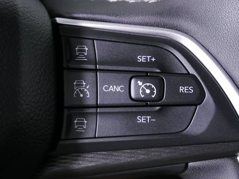 Certified 2024 Jeep Grand Cherokee Altitude AWD/4WD image 25