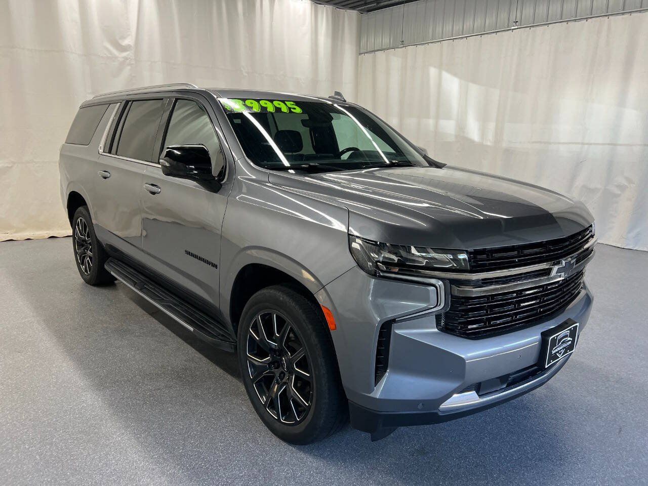 Used 2021 Chevrolet Suburban Premier w/ Premium Package AWD/4WD image 3