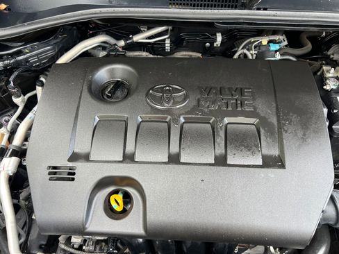 Used 2021 Toyota C-HR LE FWD image 33