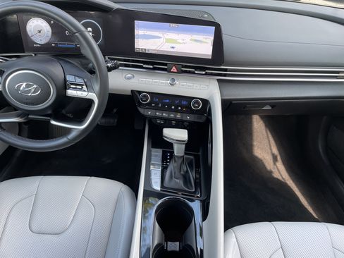 Used 2023 Hyundai Elantra Limited image 14