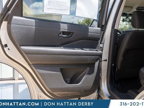Used 2025 Nissan Pathfinder SV FWD image 18