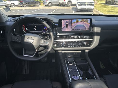 Used 2026 Nissan Pathfinder Platinum AWD/4WD image 21