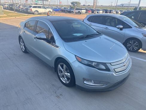 Used 2012 Chevrolet Volt Premium w/ Premium Trim Package image 3