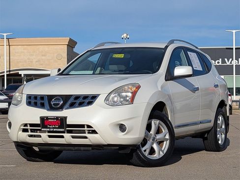 Used 2011 Nissan Rogue SV image 2