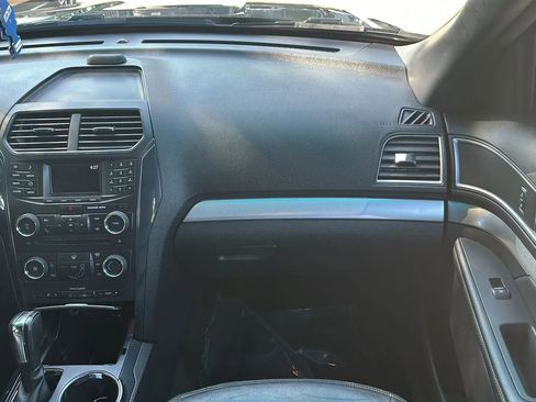 Used 2017 Ford Explorer XLT AWD/4WD image 27