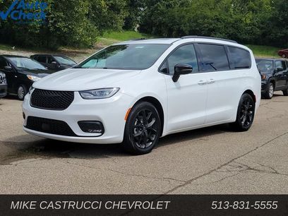 Used 2025 Chrysler Pacifica Limited