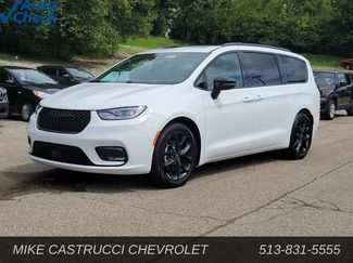Used 2025 Chrysler Pacifica Limited FWD video 1