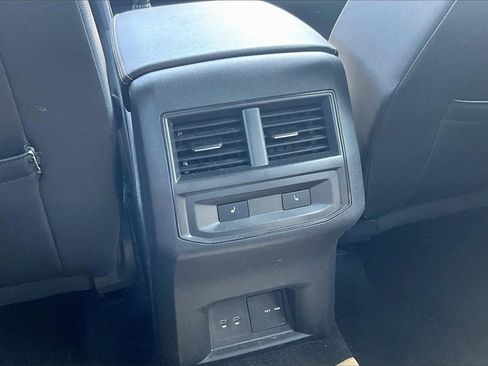 Used 2021 Volkswagen Atlas Cross Sport SEL Premium image 32