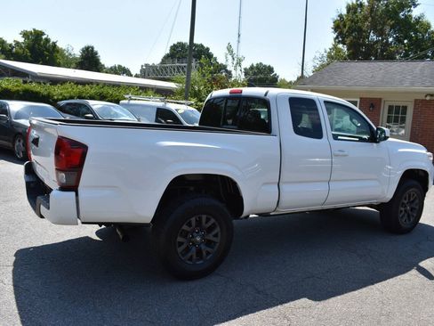 Used 2019 Toyota Tacoma SR AWD/4WD image 2