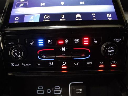 Used 2024 Jeep Grand Cherokee L Limited w/ Luxury Tech Group II AWD/4WD image 34
