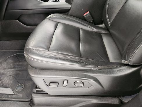 Used 2021 Chevrolet Tahoe Z71 w/ Z71 Signature Package AWD/4WD image 23