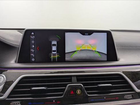 Used 2018 BMW 740i xDrive image 29