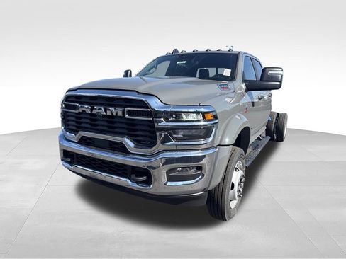 New 2026 RAM 5500 4x4 Crew Cab image 7