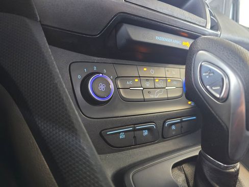 Used 2023 Ford Transit Connect XL image 11