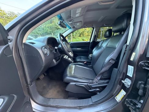 Used 2016 Jeep Compass Latitude FWD image 20
