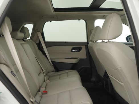 Used 2023 Nissan Rogue SV w/ SV Premium B Package image 13