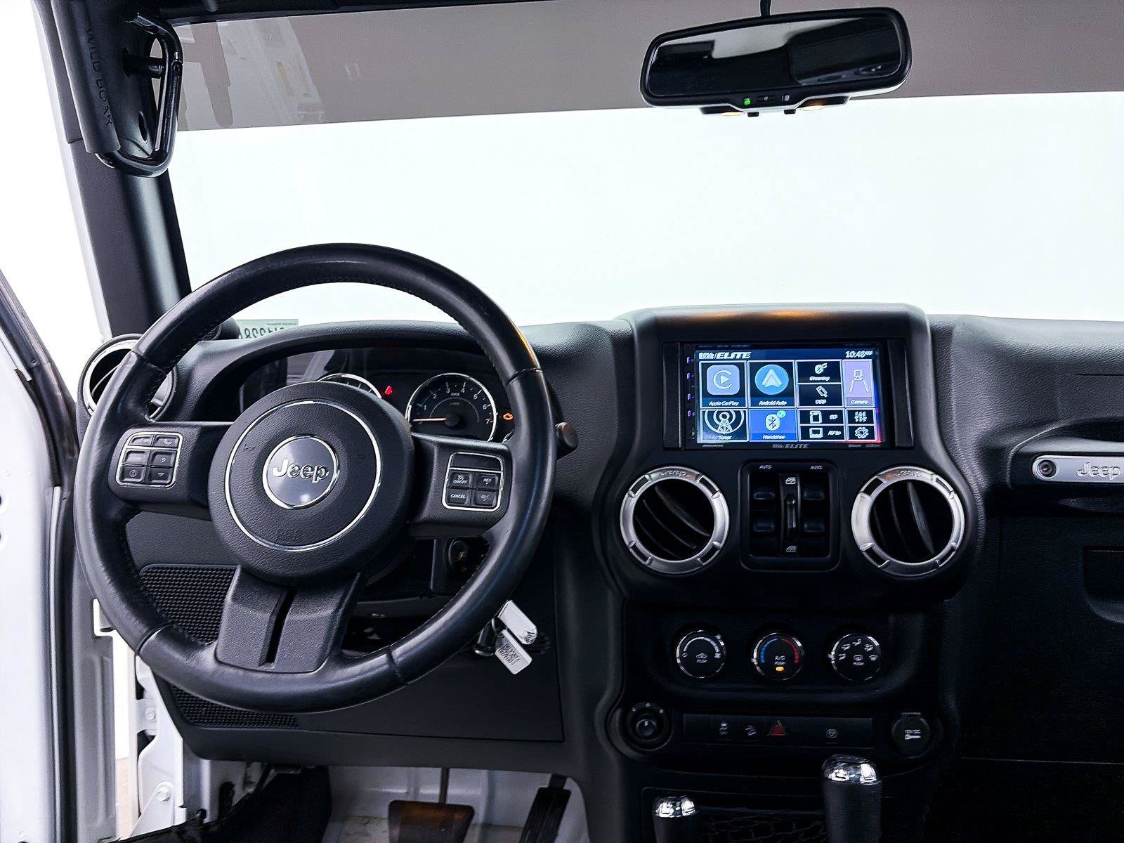 Used 2016 Jeep Wrangler Unlimited Sahara w/ Connectivity Group AWD/4WD image 5